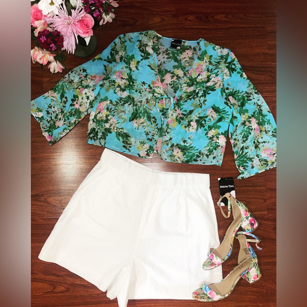 Blouse/ Size: XL